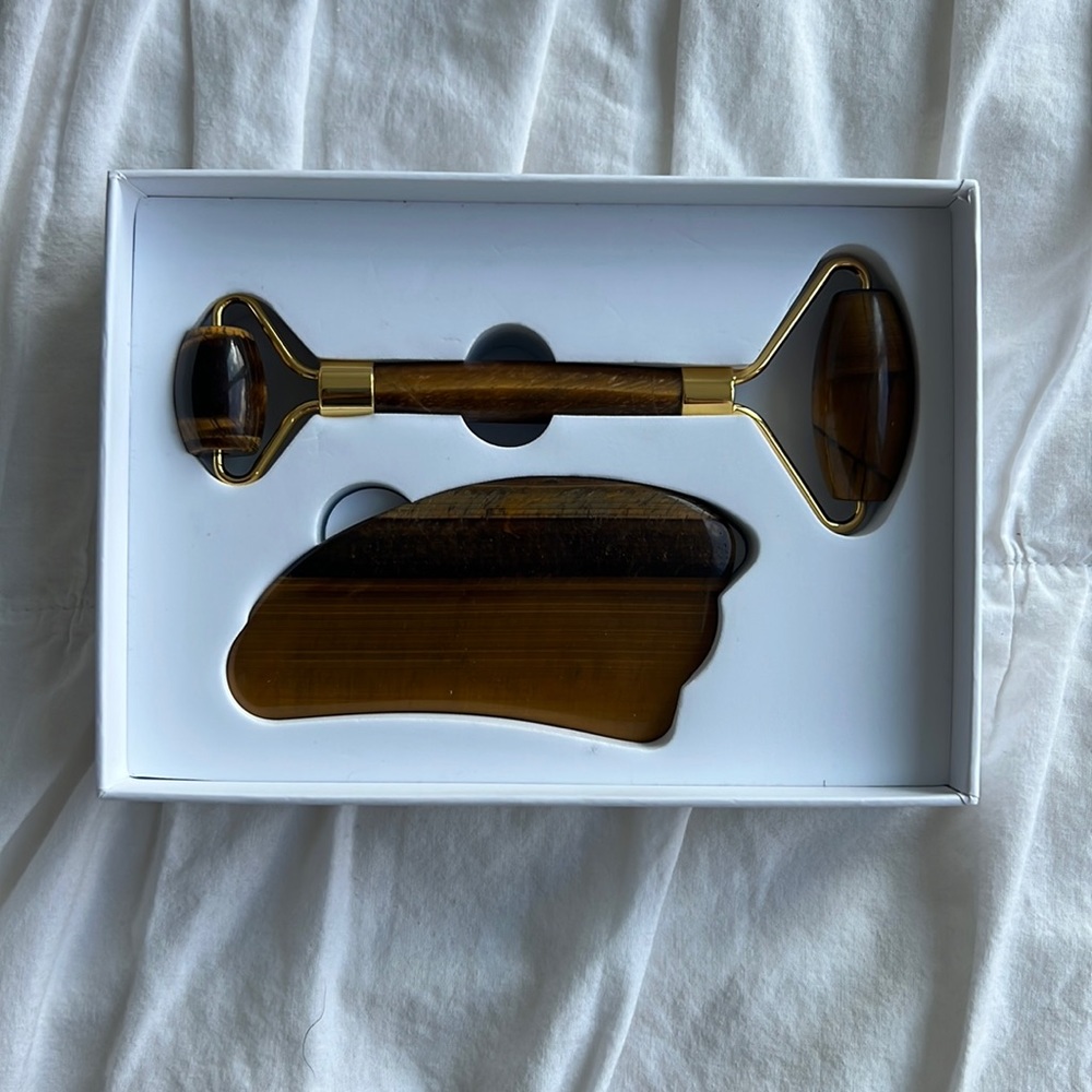 Earth’s Elements Gua Sha and Roller Set - Tiger’s Eye